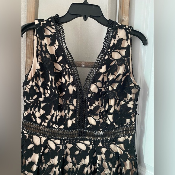 NWT - Romeo & Juliet BLACK/NUDE Floral Eyelet Lace Illusion A-line Mini Dress - Picture 3 of 6